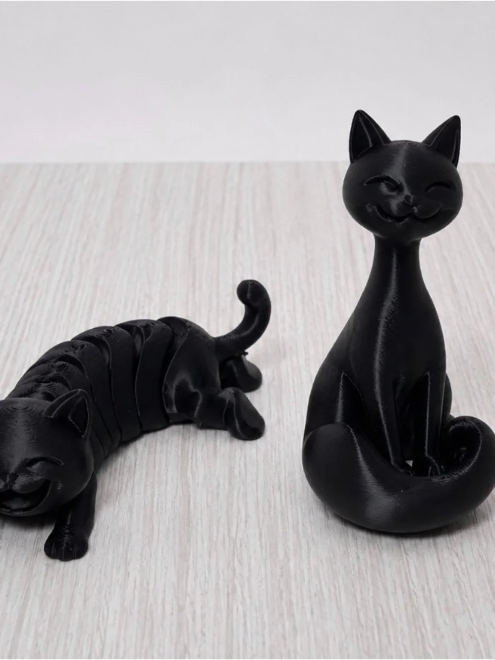 Black Decorative Cat Figurine Set - Sleek Modern Pet Decor